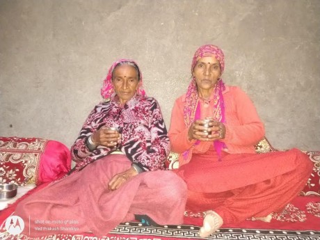 תמונות של רמפיארי ואחותה, גיבורות הספר 'הודו מחזירה מתנות'